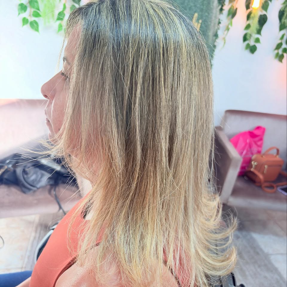 Cabelo loiro ondulado